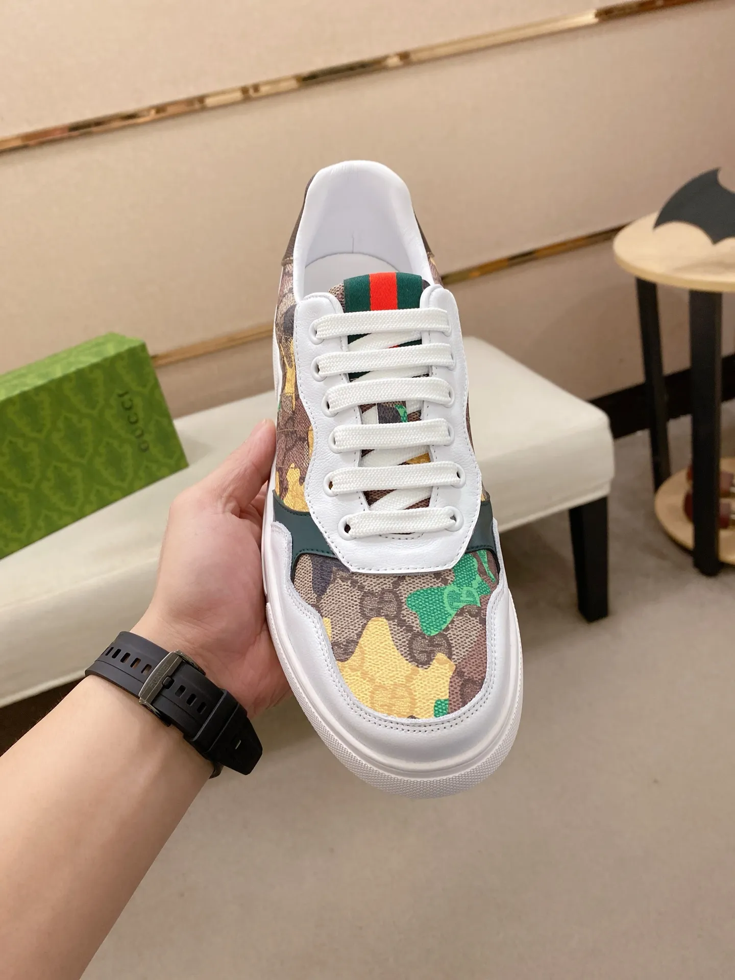Ex-factory price 380💰【Gucci】Gucci men’s latest series of casual shoes! The official website is built 1:1. The upper is made of imported high-quality cowhide, and the lining is made of high-quality sheepskin, which is soft and comfortable. Picky selection of materials and exquisite workmanship give you the best enjoyment. Number of yards: 38-44 yards.